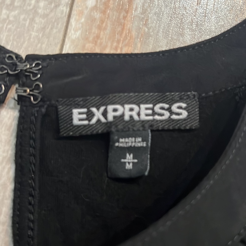 Express Top - Picture 4 of 4